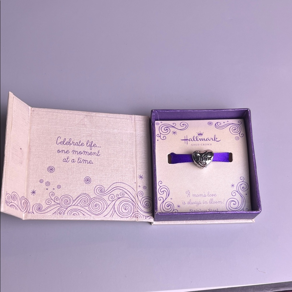 Hallmark Bracelet Charm Silver MOM Heart NIB